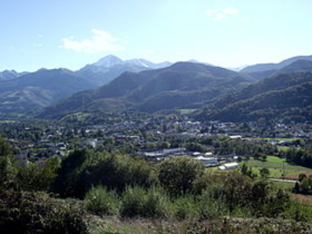 280px-Bagneres-de-Bigorre.jpg